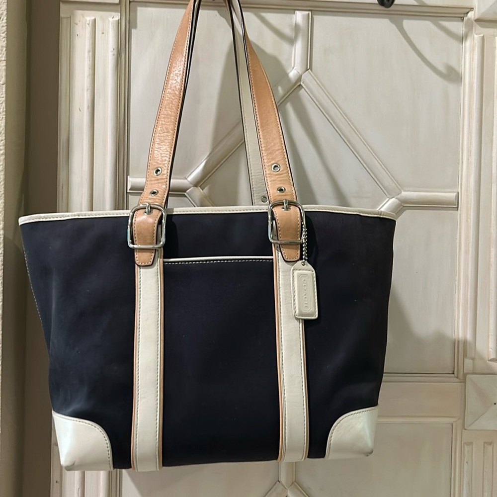 Coach Hamptons canvas tote bag excellent condition